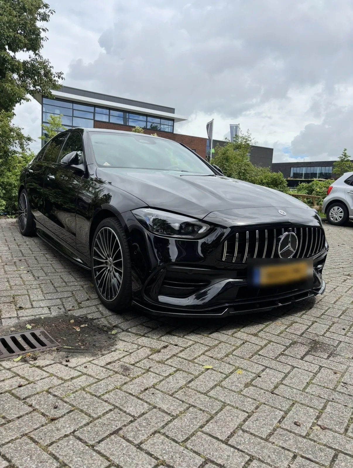 Mercedes-AMG C-klasse met diepe lakglans na polish