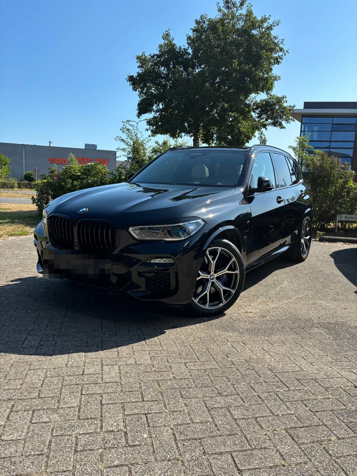 Gedetailde zwarte BMW X5 na behandeling bij Blinkie Car Care